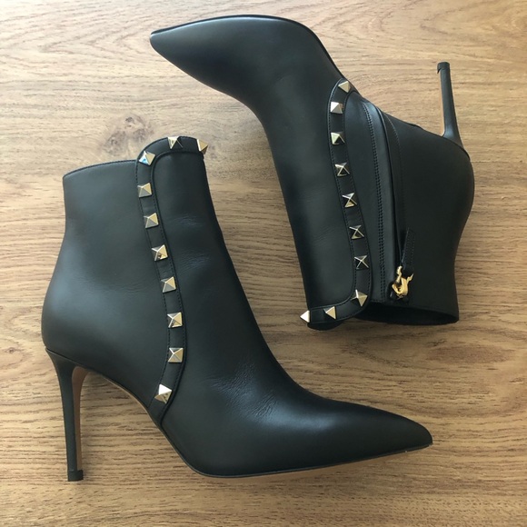 NIB $1245 Valentino Garavani Rockstud Pointy Toe Leather Bootie - 6US / 36EU! - Picture 4 of 15